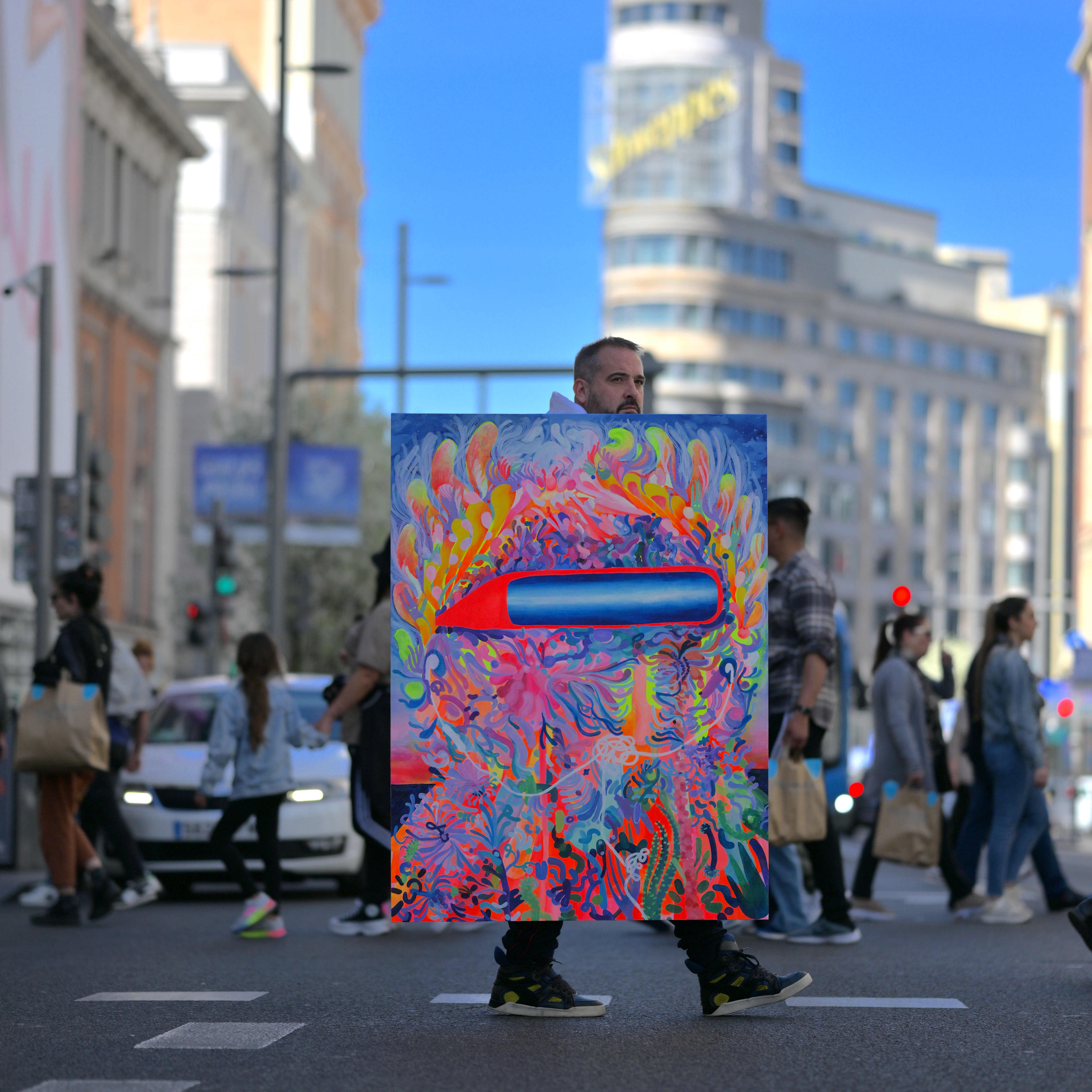 Sebastián Boesmi explora escultura, pintura y videoarte en su  muestra Ida y Vuelta