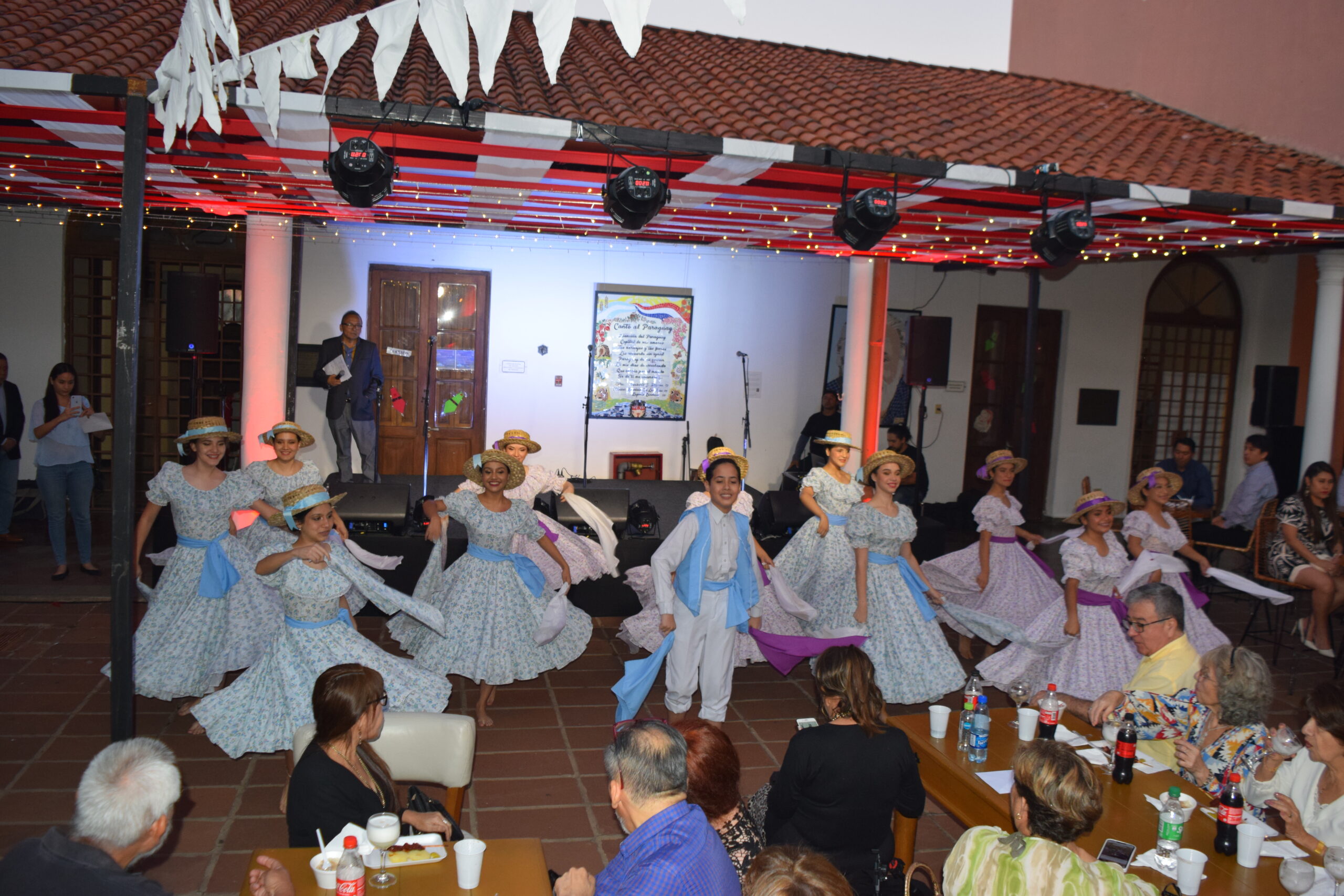 La Embajada del Perú celebró el Día de la Canción Criolla en la Manzana de la Rivera
