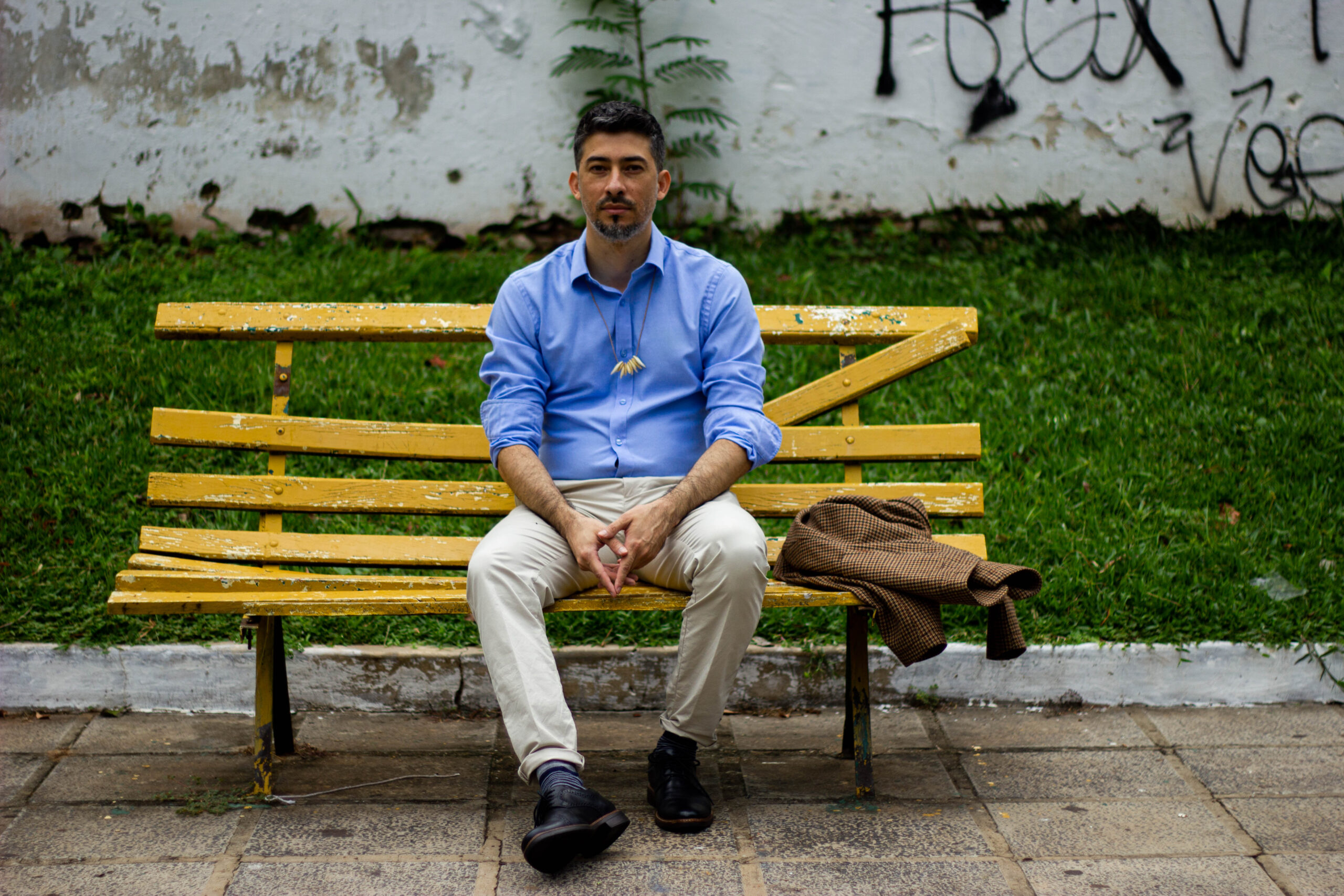 Ciclo de charlas JoParaquaria, de Francia, presenta ponencia sobre el libro Xe del escritor paraguayo Damián Cabrera