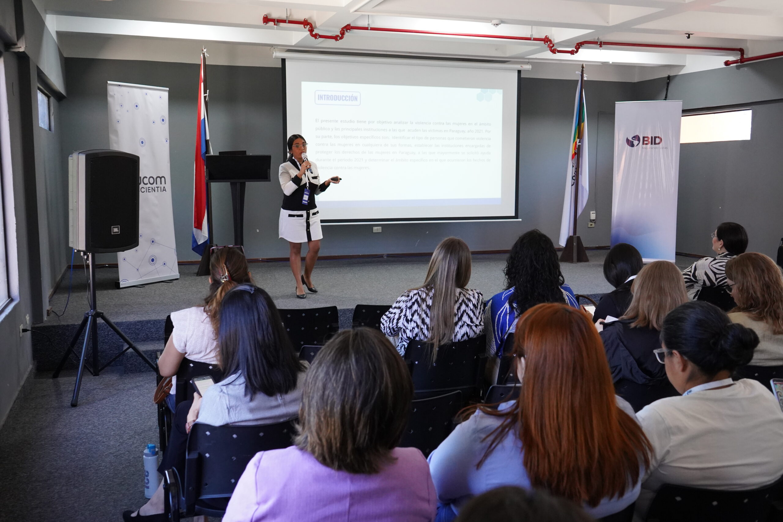 Realizaron simposio sobre violencia contra la mujer con presencia de referentes expertos en género en la UCOM