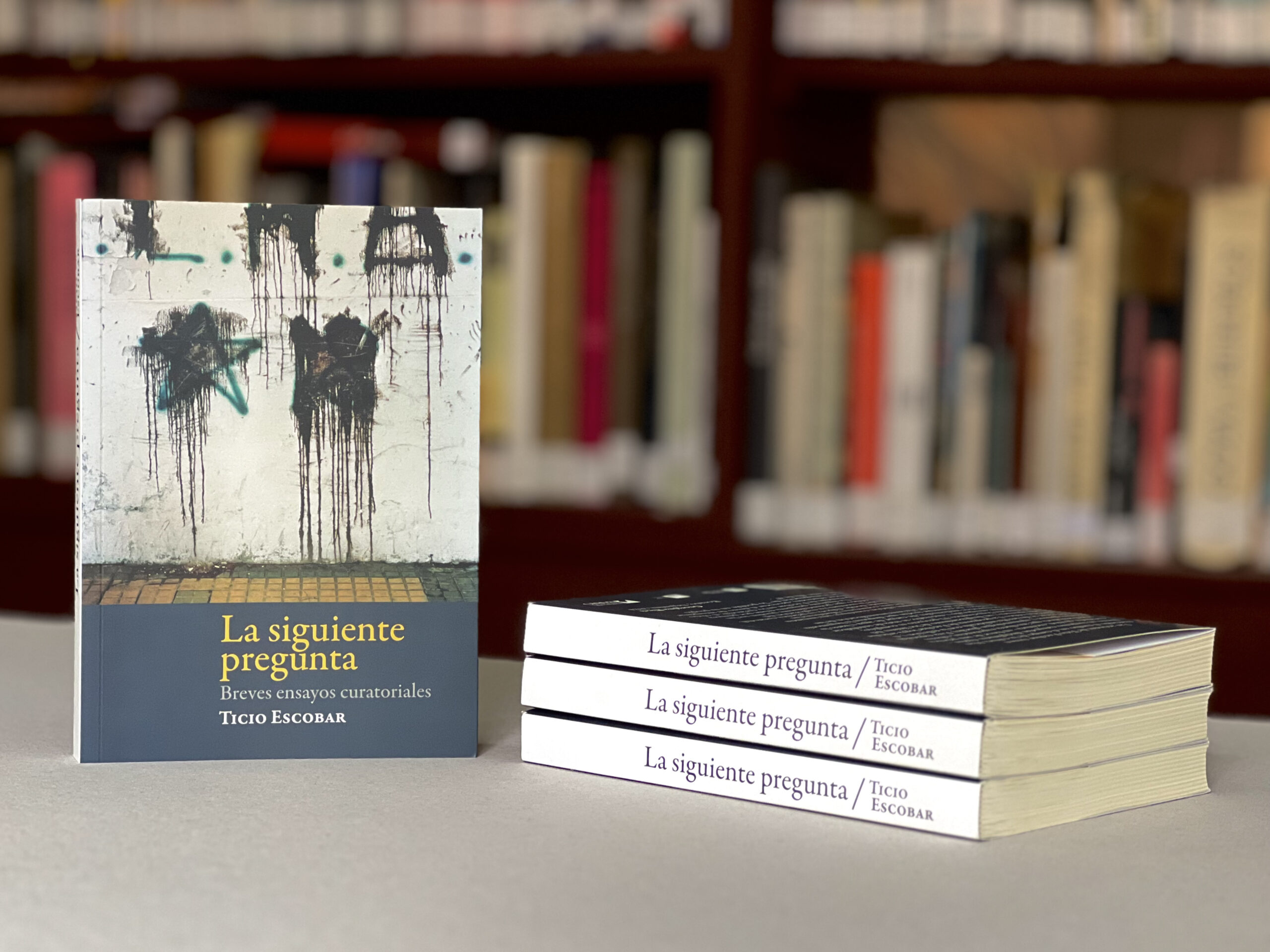 Ticio Escobar lanza el libro La siguiente pregunta. Breves ensayos curatoriales