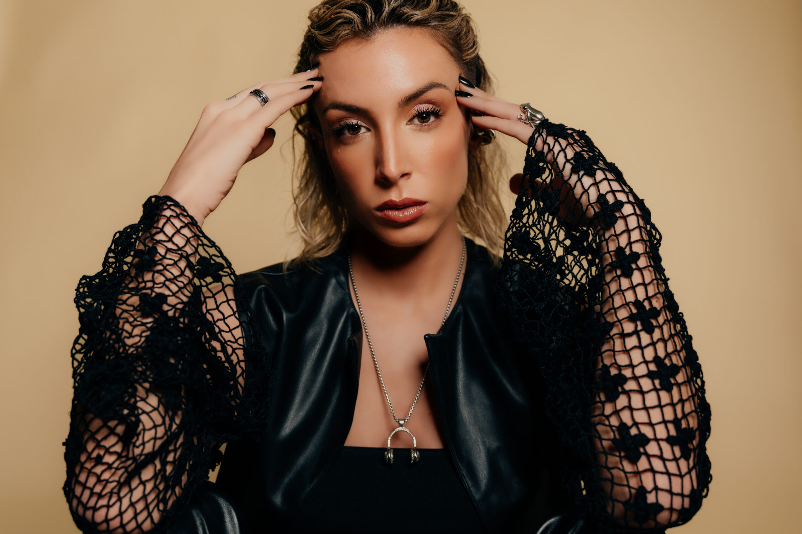 La artista y DJ Cami Flecha lanza su segundo disco, Flecha Guaraní Vol. 2.
