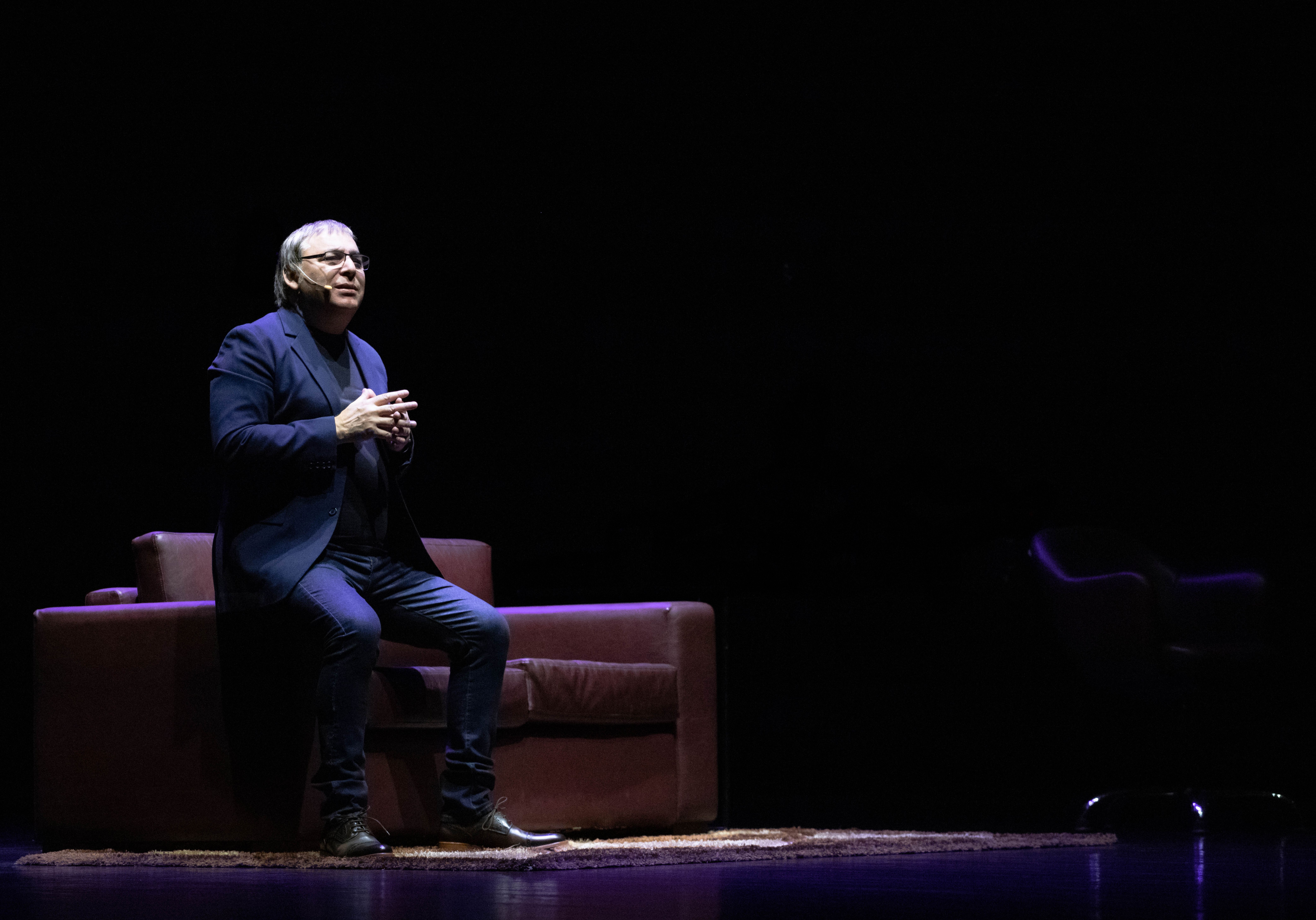 Con entradas agotadas de su aclamada obra “Palabra Plena” en Asunción, el psicoanalista y escritor argentino Gabriel Rolón ofrecerá una nueva función