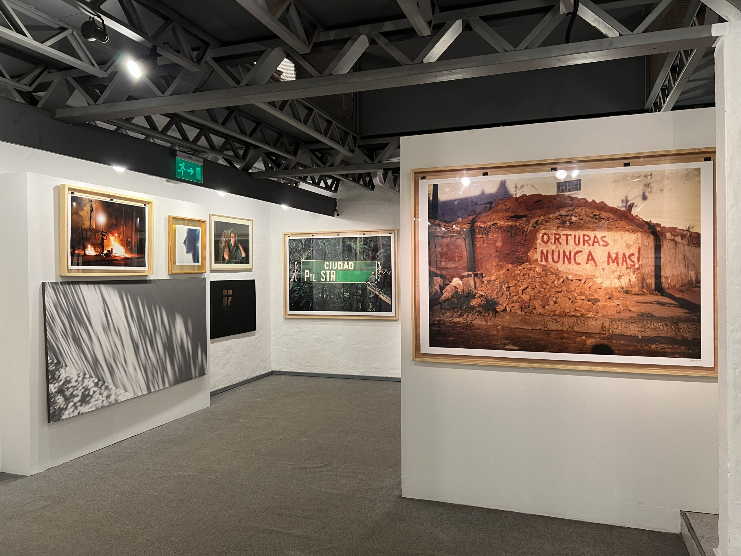 El Centro de Artes Visuales/Museo del Barro invita al cierre de la exposición Foto Movida. Colección Mendonca: Imágenes Editadas