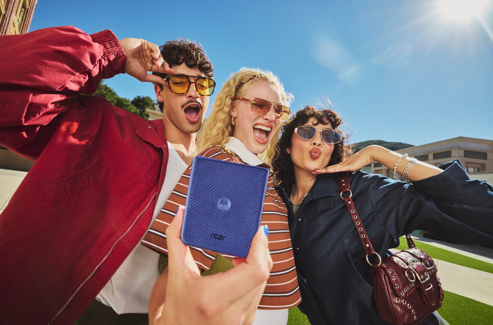 El renovado portafolio premium de Motorola, disponible en Paraguay: nueva familia motorola razr, motorola edge 70 pro, Collections by Motorola, FIFA World Cup 26™ Collection y moto g